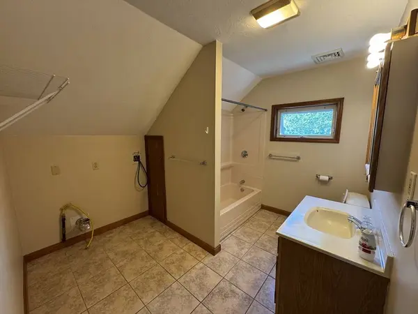 138 Bogle St #3, Fall River, MA 02723