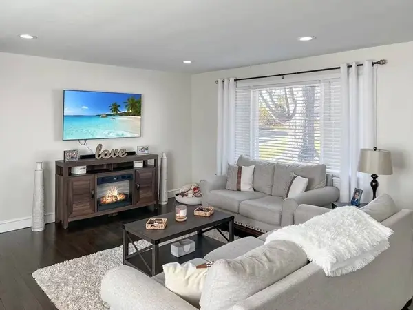 82 Kearns Ave, Tiverton, RI 02878