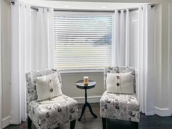 82 Kearns Ave, Tiverton, RI 02878