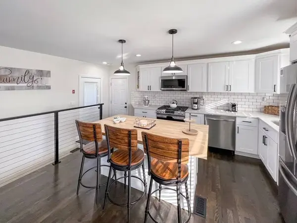 82 Kearns Ave, Tiverton, RI 02878