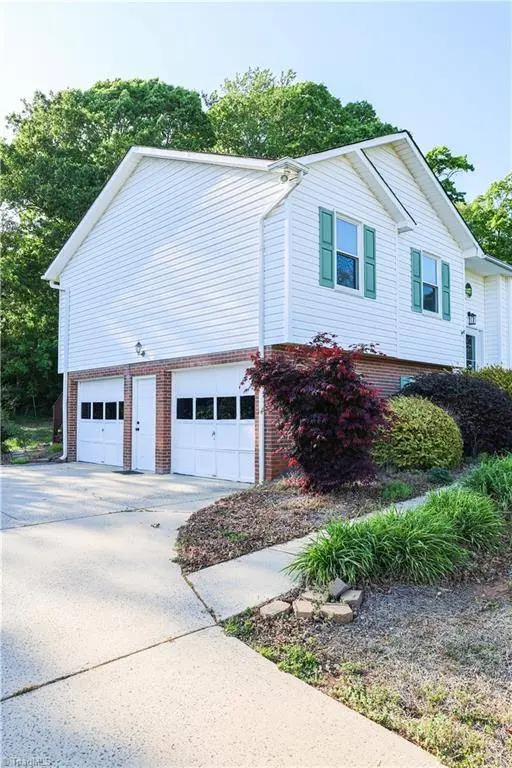 7670 Stonewell LN, Tobaccoville, NC 27050