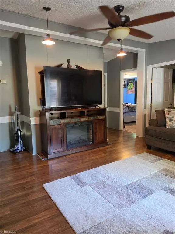 1045 APPLE BLOSSOM LN, Burlington, NC 27217