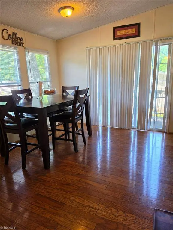 1045 APPLE BLOSSOM LN, Burlington, NC 27217
