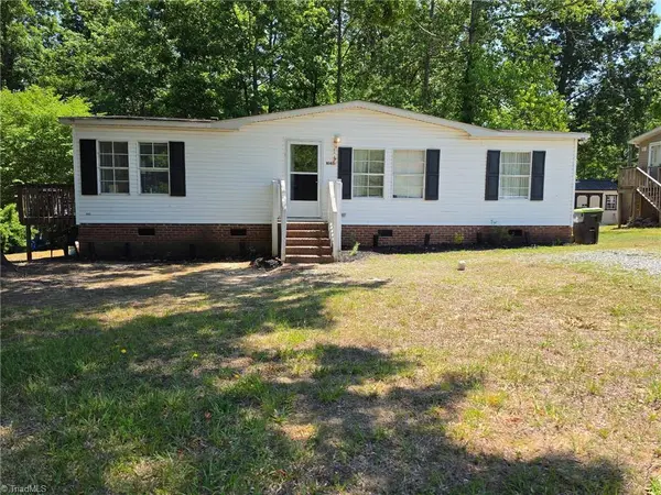 1045 APPLE BLOSSOM LN, Burlington, NC 27217