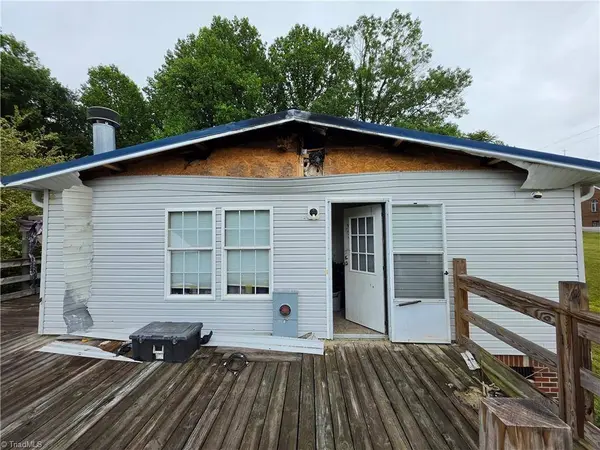 108 carr ST, Jonesville, NC 28642