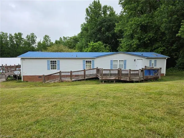 108 carr ST, Jonesville, NC 28642