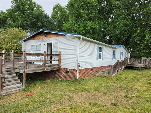 108 carr ST, Jonesville, NC 28642