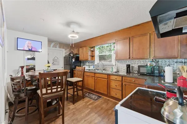2360 Dellabrook RD, Winston-salem, NC 27105