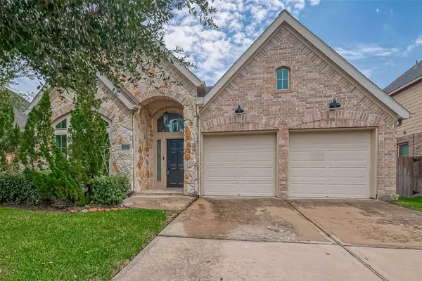 2323 Lost Bridge LN, Pearland, TX 77584
