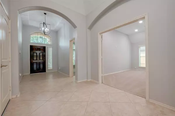 2323 Lost Bridge LN, Pearland, TX 77584