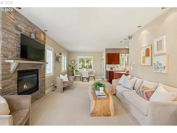 12802 BOONES FERRY RD, Lake Oswego, OR 97035