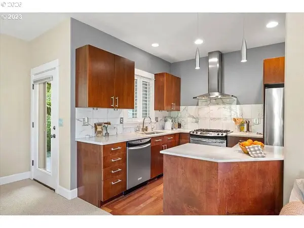 12802 BOONES FERRY RD, Lake Oswego, OR 97035