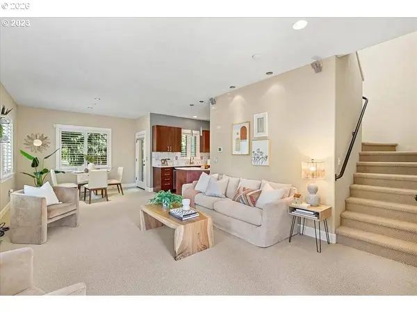 12802 BOONES FERRY RD, Lake Oswego, OR 97035
