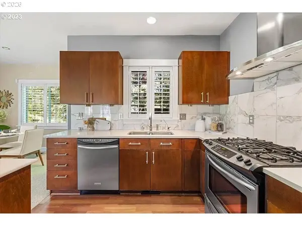 12802 BOONES FERRY RD, Lake Oswego, OR 97035