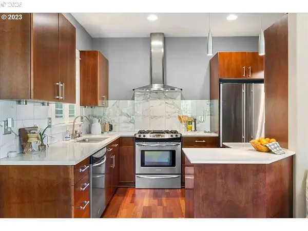 12802 BOONES FERRY RD, Lake Oswego, OR 97035