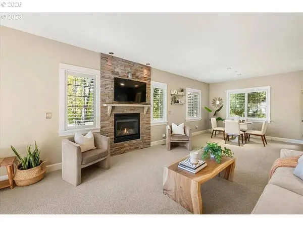 12802 BOONES FERRY RD, Lake Oswego, OR 97035