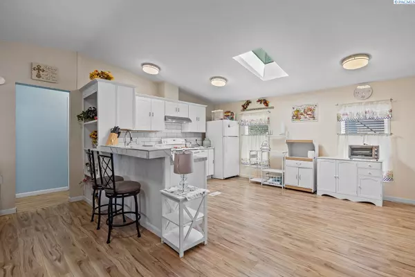 2105 N Steptoe St, Kennewick, WA 99336