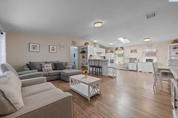 2105 N Steptoe St, Kennewick, WA 99336