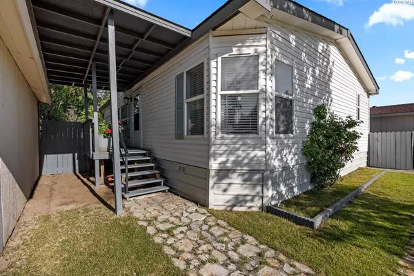 2105 N Steptoe St, Kennewick, WA 99336