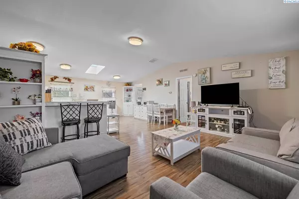 2105 N Steptoe St, Kennewick, WA 99336