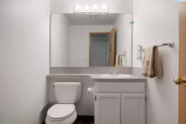 6707 Ruth Dr, Pasco, WA 99301