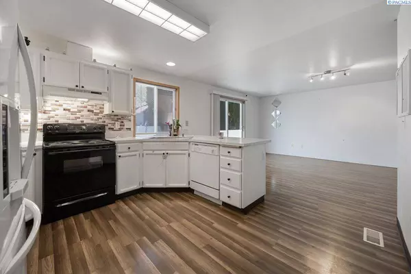 6707 Ruth Dr, Pasco, WA 99301