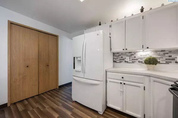 6707 Ruth Dr, Pasco, WA 99301