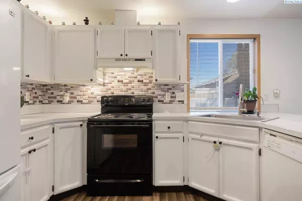 6707 Ruth Dr, Pasco, WA 99301