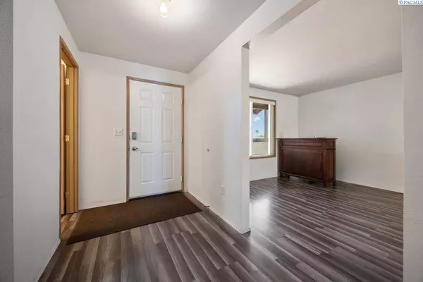 6707 Ruth Dr, Pasco, WA 99301