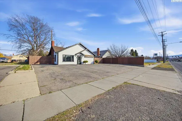 807 S Washington St, Kennewick, WA 99336