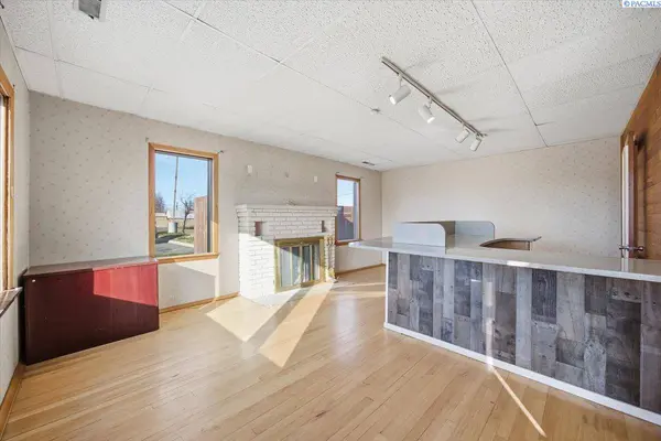 807 S Washington St, Kennewick, WA 99336
