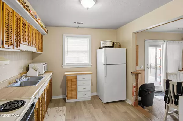 411 S Saint Charles Avenue, Joplin, MO 64801