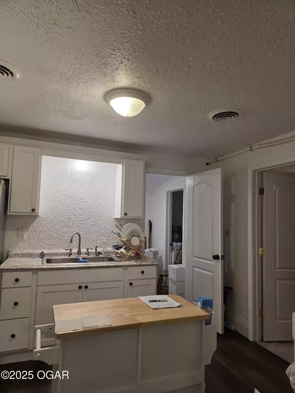 1729 S Indiana Avenue, Joplin, MO 64804