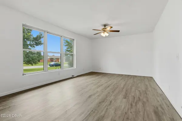 2527 S Illinois Avenue, Joplin, MO 64804