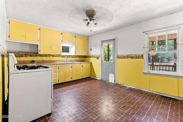 2829 E 13th Street, Joplin, MO 64801