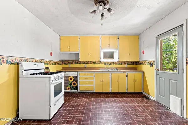2829 E 13th Street, Joplin, MO 64801