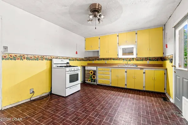 2829 E 13th Street, Joplin, MO 64801