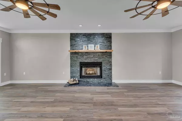 7390 San Ramon Dr, Milton, FL 32583