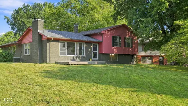 2700 Redbud LN