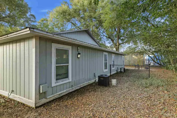 6817 Tiki Ln, Pensacola, FL 32506