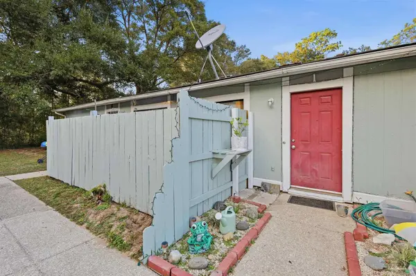 6831 Tiki Ln, Pensacola, FL 32503