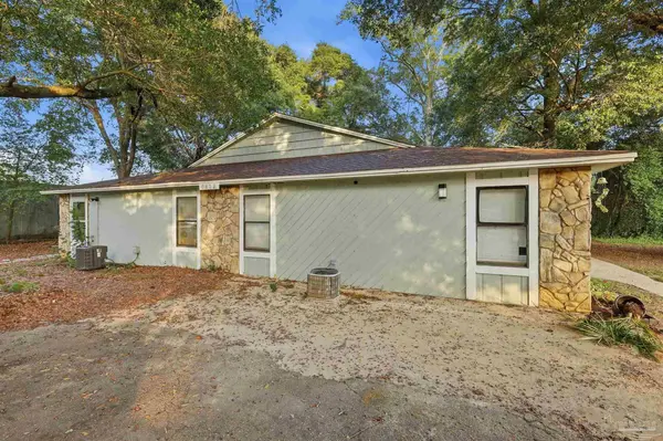 6832 Tiki Ln, Pensacola, FL 32503