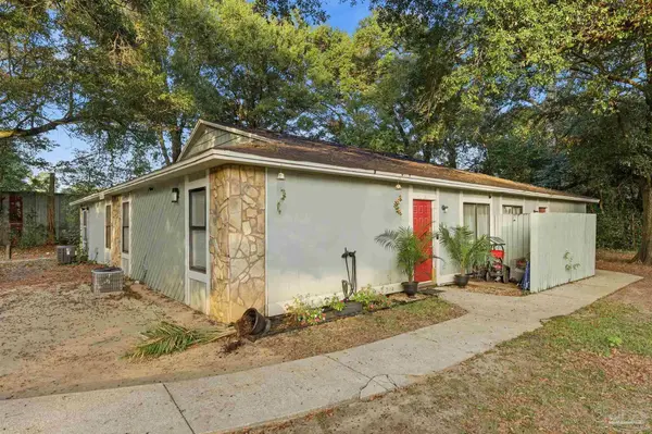 6832 Tiki Ln, Pensacola, FL 32503