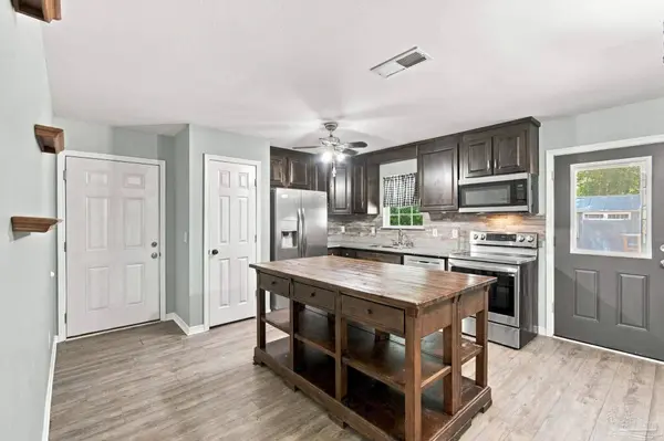 5640 Government Dr, Gulf Breeze, FL 32563