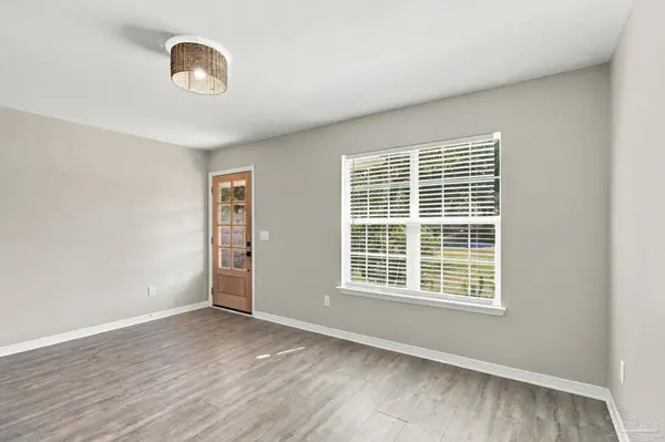5640 Government Dr, Gulf Breeze, FL 32563