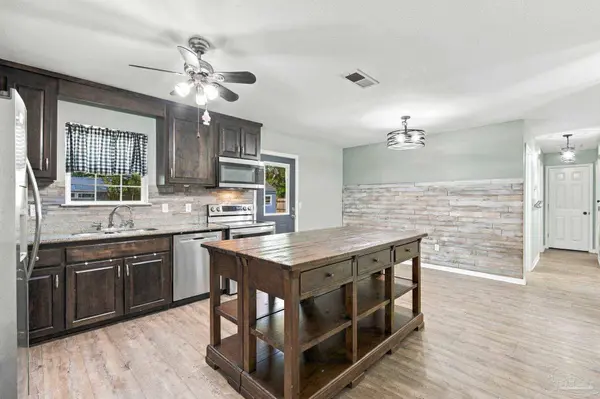 5640 Government Dr, Gulf Breeze, FL 32563