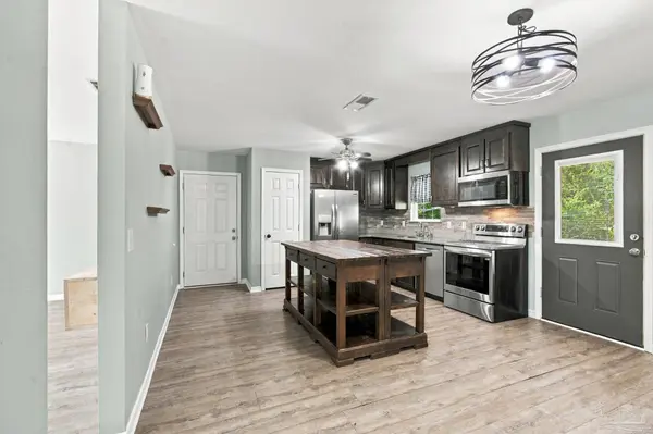 5640 Government Dr, Gulf Breeze, FL 32563