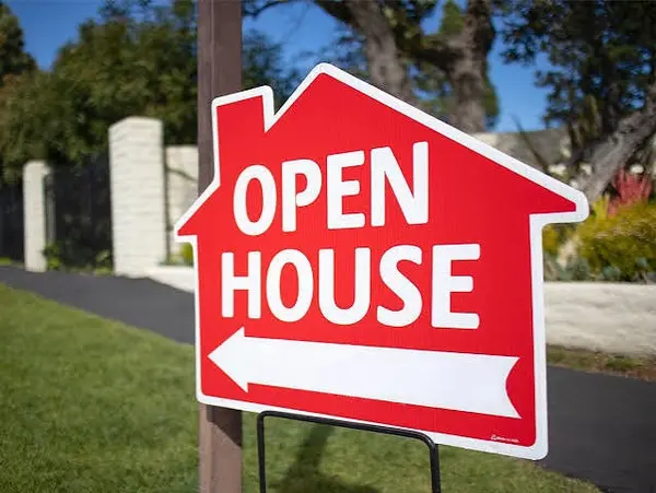 feature image of Questions to Ask at a Tucson Open House 