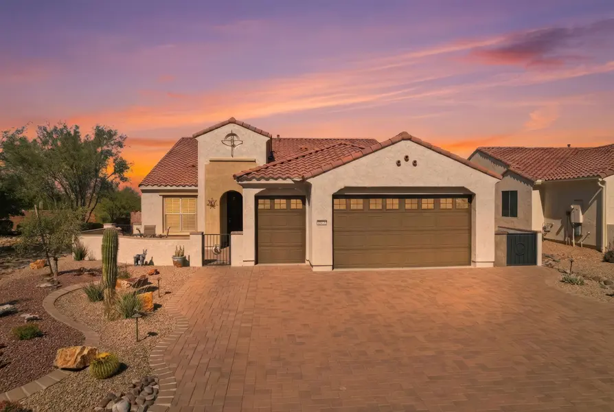 2475 E Rolling Meadow Ln, Green Valley, AZ 85614-1556