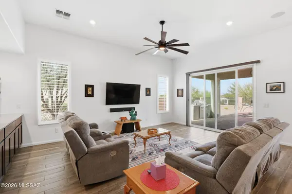 2475 E Rolling Meadow LN, Green Valley, AZ 85614